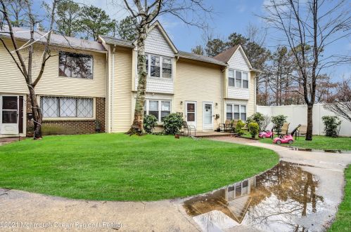 182 Colony Cir, Lakewood, NJ 08701-1402
