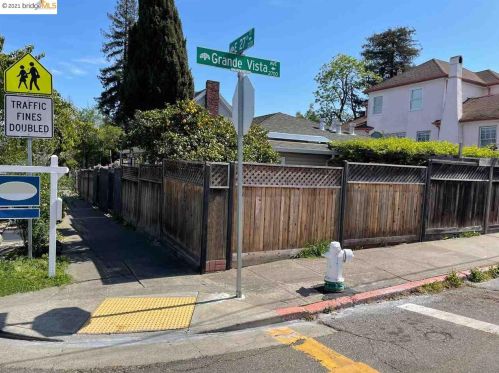 2373 27th St, Oakland, CA 94601-1329