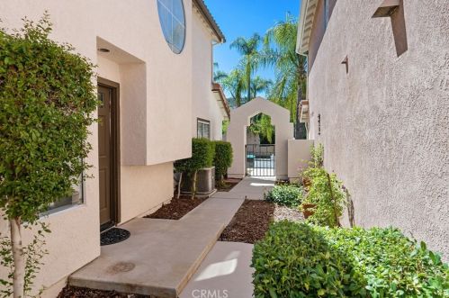 24637 Calle Largo, Calabasas CA  91302-3011 exterior