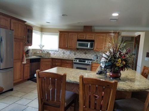 21184 Elm Ave, Laton, CA 93242-9403