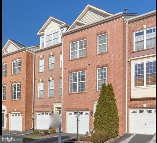 13027 Park Crescent Cir, Herndon, VA 20171-2820