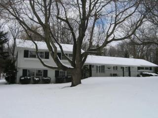 1835 Alverno Dr, Brookfield, WI 53005-5101