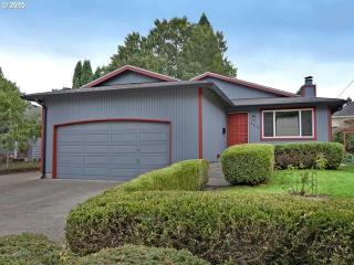 6878 Hudson St, Portland, OR 97203-6228
