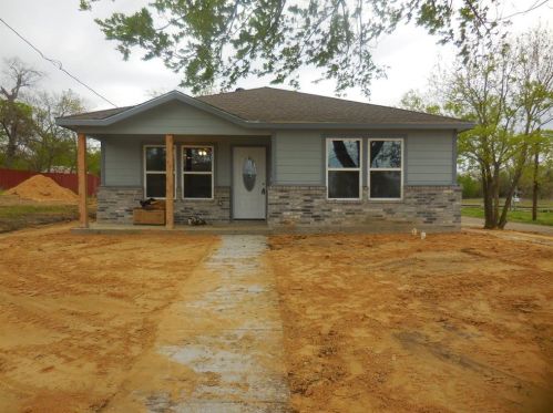 3206 Roberts St, Greenville TX  75401-4588 exterior