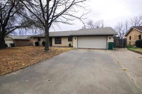 1208 Dale Ave, Stephenville, TX 76401-1737