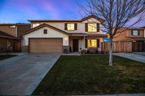 2541 Glenview Dr, Hollister, CA 95023-8096