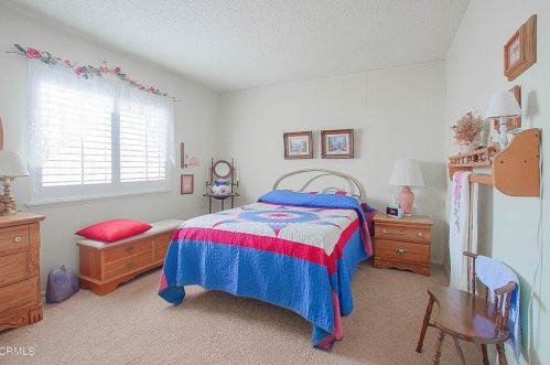 1966 Patricia St, Oxnard CA 93036-2721 exterior