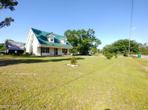 6870 Stephens St, Grand Ridge, FL 32442-4130