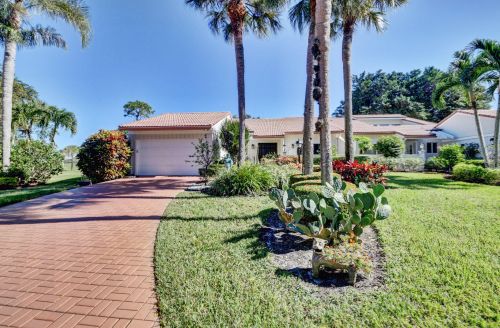11 Glens Dr, Boynton Beach, FL 33436-6208