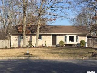 17 Milldown Rd, Yaphank, NY 11980-9770