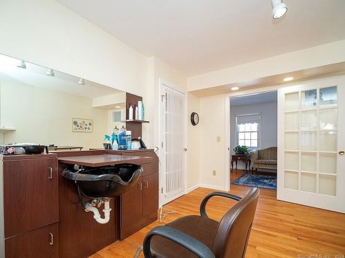 40 Sugar Hill Rd, North Haven CT  06473-4013 exterior