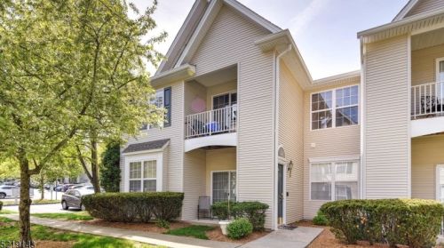 462 Cambridge Dr, Kinnelon, NJ 07405-3242