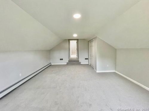 1200 Cornerstone Ct, Cheshire CT  06410-1860 exterior