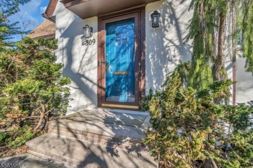 309 Franklin Pl, South Orange, NJ 07079-1634