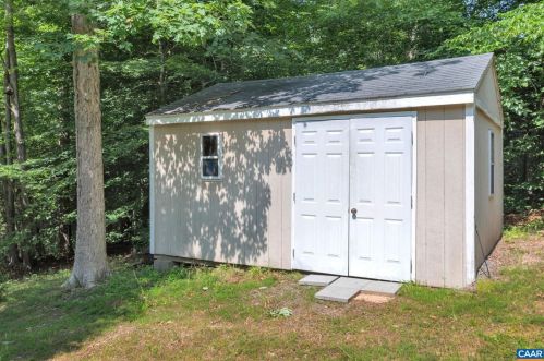 2 Riverside Dr, Bybee VA  22963-2021 exterior