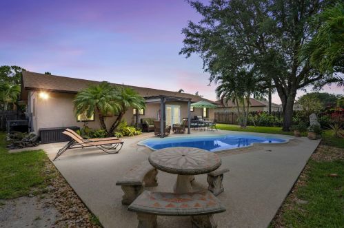 1282 Chase Rd, Fort Pierce, FL 34953-4207