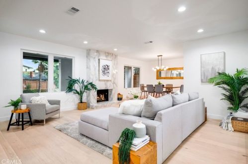 3811 Karen Lynn Dr, Glendale CA  91206-1219 exterior