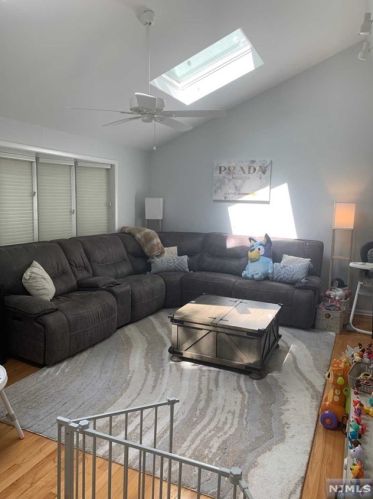 21 Smith Ct, Closter NJ  07624-1628 exterior