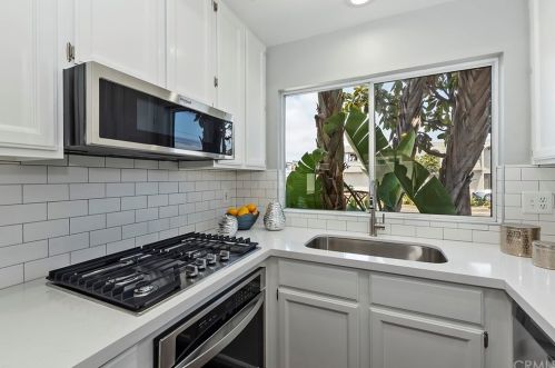 126 33 St, Newport Beach CA  92663-3028 exterior