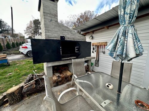 127 Fulton St, Woodbridge NJ  07095-2619 exterior