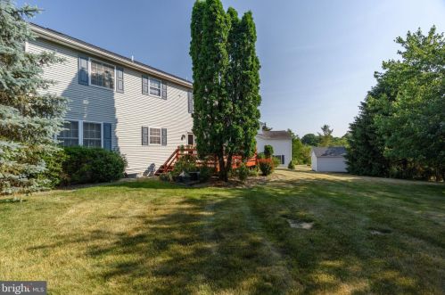 6529 Baywood Dr, Harrisburg PA 17111-6894 exterior