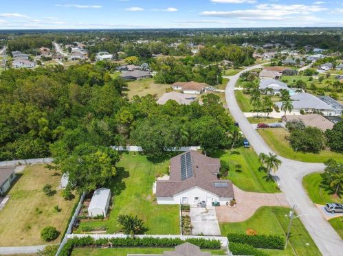 107 Hawthorne Cir, Fort Pierce FL 34953-3524 exterior