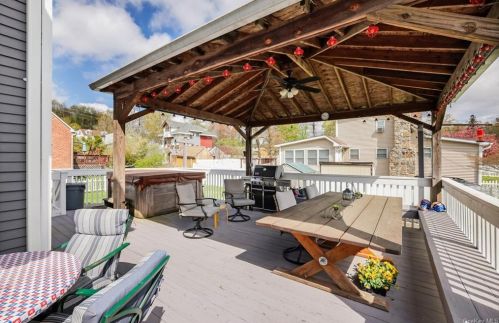 222 Orchard Rd, Mahopac NY  10541-1133 exterior