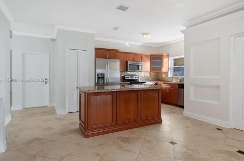 7090 5th Ave, Hialeah FL  33014-4952 exterior