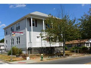 1385 Chalkstone Ave, Providence, RI 02909-3911