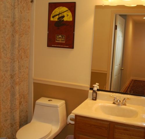 11 Elm Ter, Flemington NJ  08822-3169 exterior