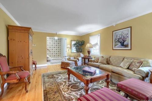 11 Hillside Ter, Monroe NY  10950-2515 exterior