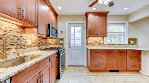 31 Midvale Ave, Lake Hiawatha NJ  07034-1008 exterior