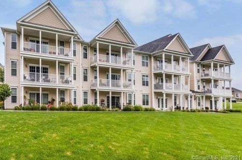 123 Center Meadow Ln, Danbury CT  06810 exterior