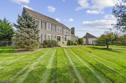 6 Bittle Ct, Martinsville, NJ 08836-2312