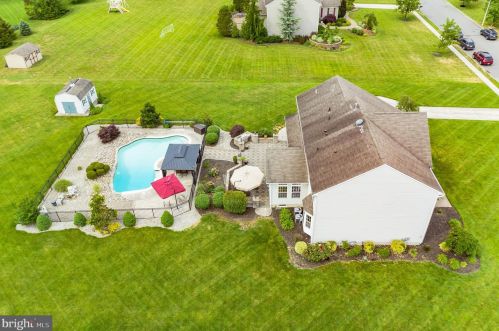 26 Kristen Ln, West Deptford NJ  08051-1672 exterior
