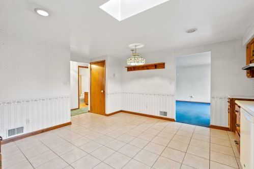 207 Hazel St, Zelienople PA  16063-1012 exterior