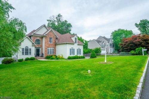 19 Highmount Ave, Warren, NJ 07059-5435