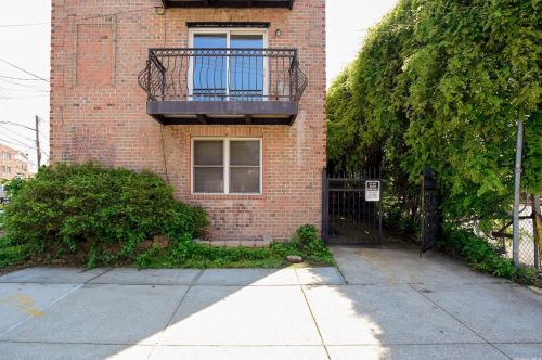 7404 91st Ave, Jamaica, NY 11421-2822