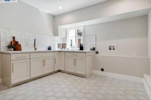 3305 Guido St, Oakland CA 94602-3507 exterior