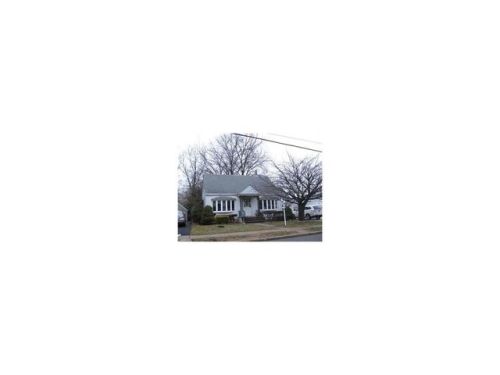 73 Grant Ave, Perth Amboy, NJ 08863-1637