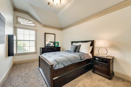 9427 Vis Cir, Irving TX  75063-5064 exterior