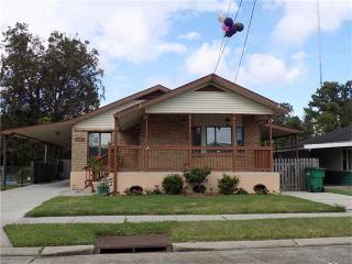 1105 Isbell St, Gretna, LA 70053-2239