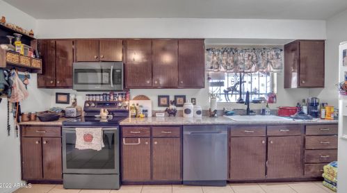 5625 67th Dr, Glendale, AZ 85303-5412