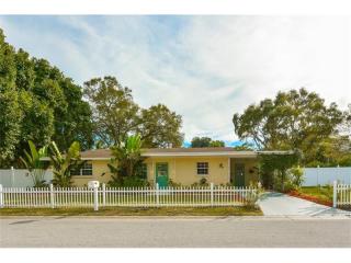 2186 Grove St, Sarasota, FL 34239-4621