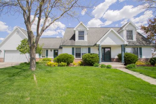 613 Woodbridge Trl, Watertown, WI 53094-6096