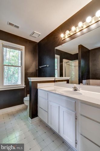 6404 Forest Grove Dr, Fredericksburg VA  22407-6344 exterior