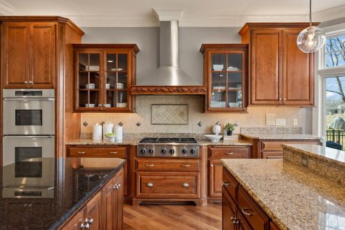 917 Evergreen Cir, Chenequa WI  53029-8636 exterior