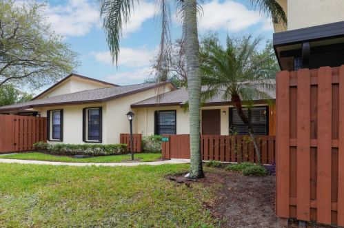 8174 Villa Way, Hobe Sound, FL 33455-2039