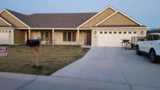 224 Highland Grove Dr, Manhattan KS  66503 exterior
