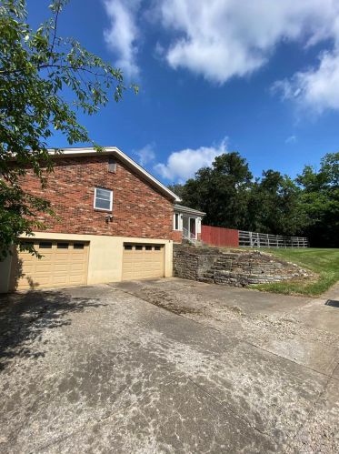 8883 Valley Circle Dr, Florence KY  41042-9523 exterior